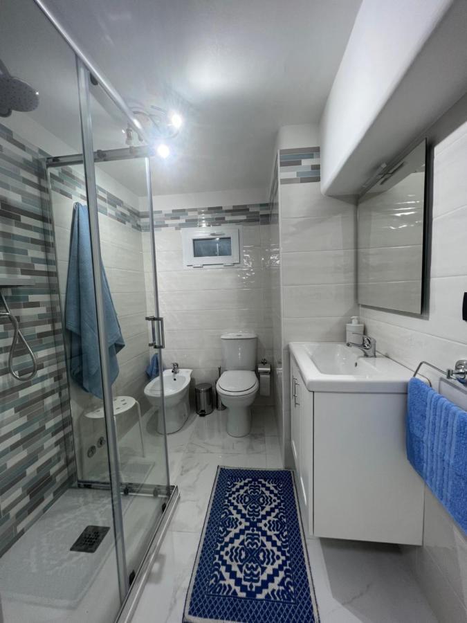 38 Guest house *